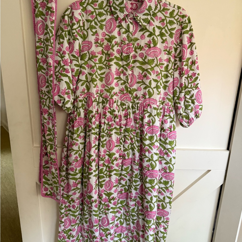 Victoria Dunn Pink and Green Floral Dress. 
This is a women’s dress. 💗
